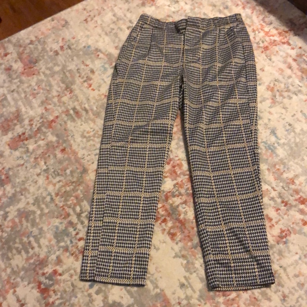 Plaid dress pants. Ankle length. Size L. Elastic waist